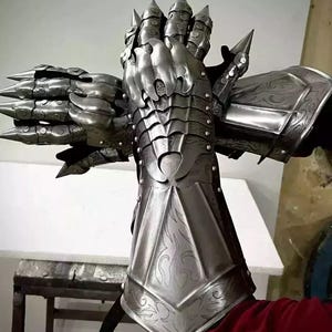 Medieval Nazgul Etching Gloves Set ~ Pair Of Gothic Gauntlet Gloves ~ Halloween Costume ~ Role Play & Cosplay Costume Gauntlets