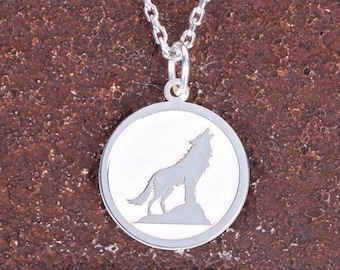 Collar con colgante de lobo aullador de plata de ley 925: joyería de lobo salvaje para mujer, regalo para amantes de la naturaleza, collar minimalista con dije de animal.