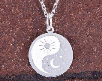 Collar Yin Yang de plata de ley 925 con sol y luna / Colgante de equilibrio espiritual / Joyería de plata hecha a mano / Regalo para ella / Encanto minimalista bohemio