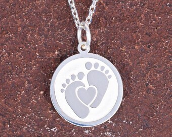 Baby Feet 925 Sterling Silver Necklace – New Mom Pendant with Heart, Minimalist Mom Jewelry, Baby Shower Gift, Meaningful Gift for Her
