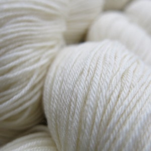 Choufunga / Nudie / superwash merino and nylon sock wool / wool for dyeing / white yarn / undyed / ecru fingering / wool for home dyeing