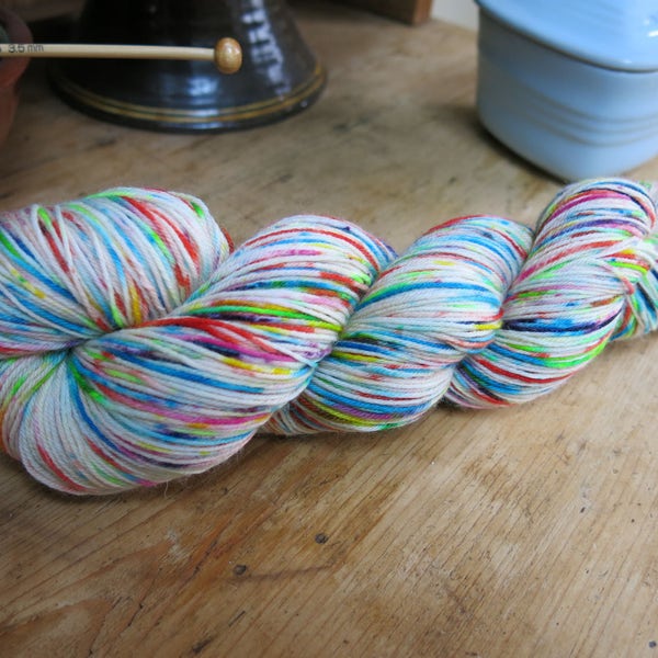 Choufunga / Vanilla Cupcake Mega Sprinkle / Hand dyed superwash merino sock wool / sock yarn / indie dyer / fingering wool / speckled yarn