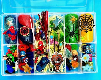 Kit di pasta modellabile sensoriale "L'Insetto Ragno" / Confezione regalo con nastro fatto a mano / Personaggi di supereroi, pasta modellabile e strumenti per il gioco creativo / Età 3+