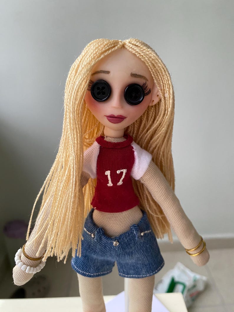 Muñeca Mini Me personalizada estilo Coraline: muñeca artística OOAK hecha a mano con ojos de botón imagen 5