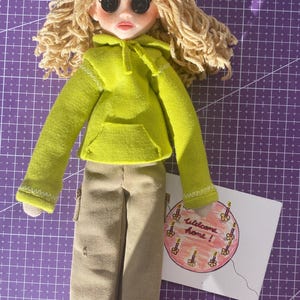 Muñeca Mini Me personalizada estilo Coraline: muñeca artística OOAK hecha a mano con ojos de botón imagen 12