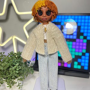 Muñeca Mini Me personalizada estilo Coraline: muñeca artística OOAK hecha a mano con ojos de botón imagen 2