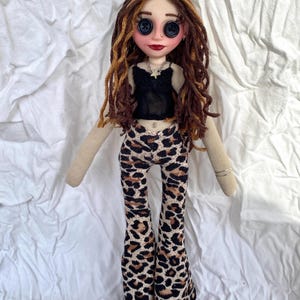 Muñeca Mini Me personalizada estilo Coraline: muñeca artística OOAK hecha a mano con ojos de botón imagen 4