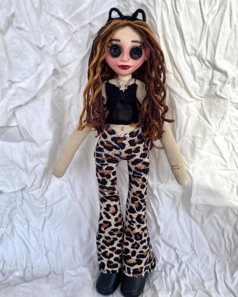 Muñeca Mini Me personalizada estilo Coraline: muñeca artística OOAK hecha a mano con ojos de botón imagen 4
