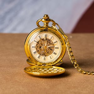 Graverat mekaniskt fickur: Personlig present till marskalkar Guld
