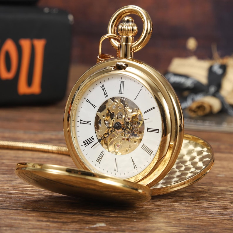 Personalized Vintage Style Pocket Watch: Engraved Initials, Mechanical Wind-Up