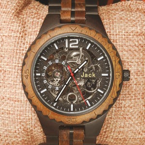 Gegraveerd mechanisch horloge, gepersonaliseerd houten automatisch polshorloge, verjaardagscadeau voor hem afbeelding 1