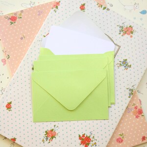 Mini enveloppes et cartes pour correspondance vert lime nacrées