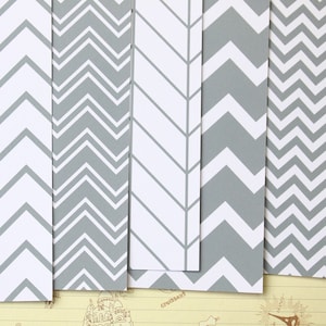 Lot 01 papier cartonné imprimé gris chevrons 250 g/m²