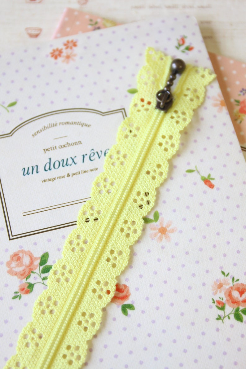 Light Yellow Lace Zipper deco zip