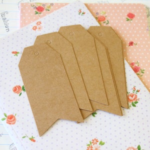 Collection DIY d'étiquettes en forme de drapeau kraft marron