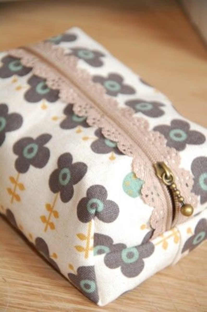 Light Yellow Lace Zipper deco zip