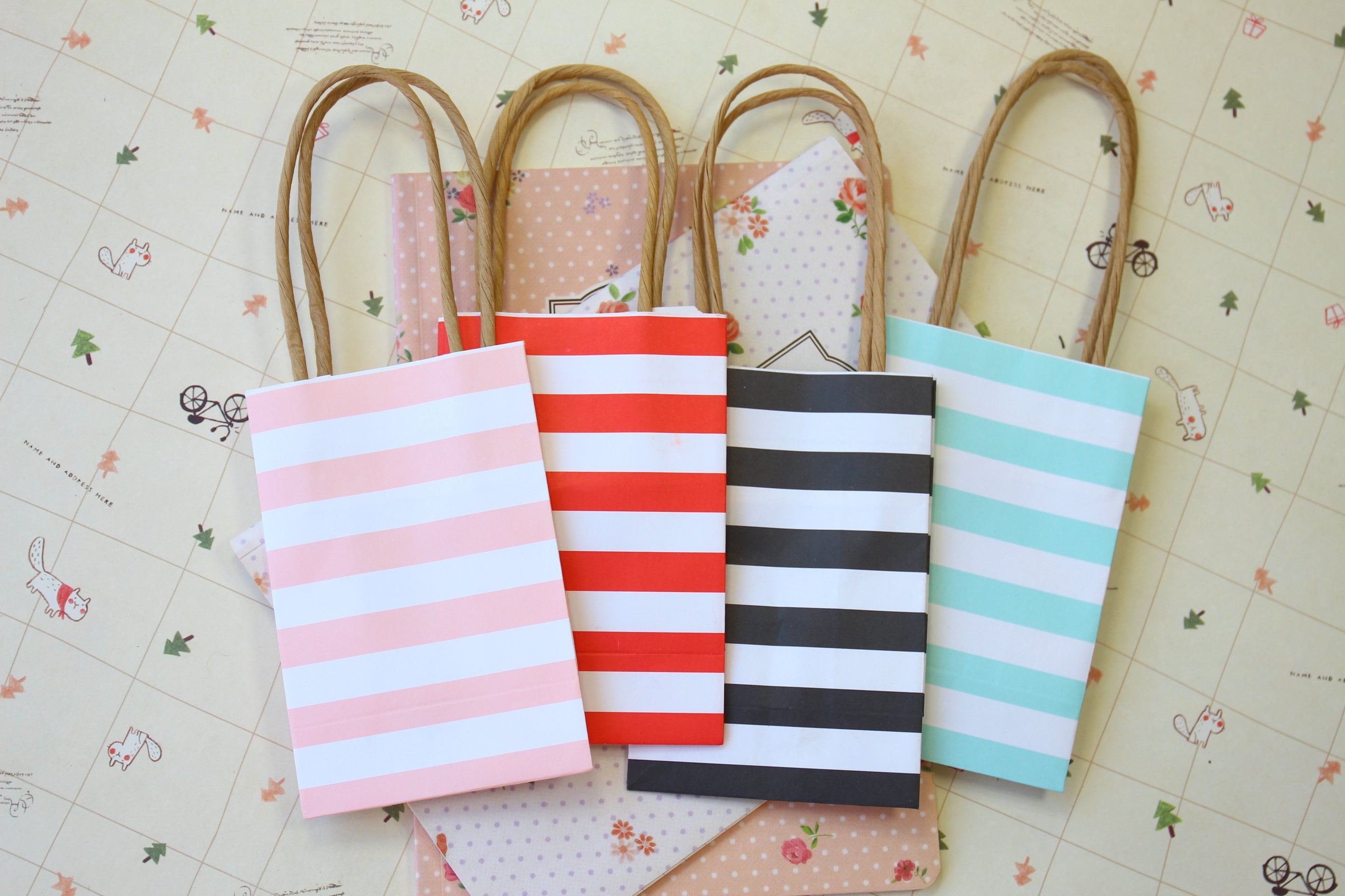 Paper Party Bags,Small Paper Bags,Party Favor Bags,Small Gift Bags,Eco  Party Gift Bags Bulk,Kraft Paper Goodie Bags Candy Bags Treat Bags Sweet  Bags