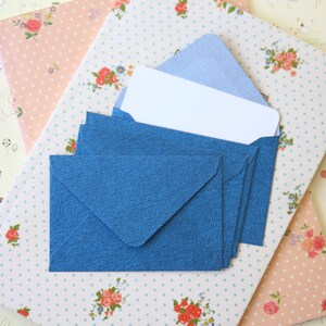 Mini enveloppes texturées bleu roi et cartes pour correspondance