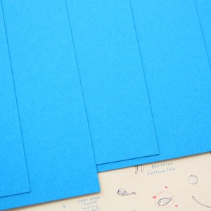 Papier cartonné recyclé uni, bleu clair