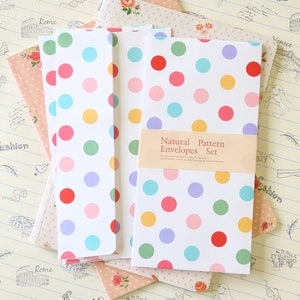 Enveloppes blanches à motif naturel à pois