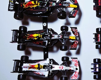 Soporte de pared Bburago F1 1:43 para Fórmula 1 / Compatible con maquetas oficiales de 6 coches (Mercedes, Ferrari, McLaren y Red Bull) (juego de 2)