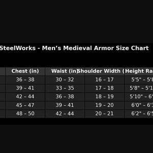 K&ouml;nnte beinhalten: Gr&ouml;&szlig;entabelle f&uuml;r mittelalterliche R&uuml;stungen von RegalSteelWorks. Brustumfang von 91 bis 127 cm, Taillenumfang von 76 bis 112 cm und K&ouml;rpergr&ouml;&szlig;en von 165 cm bis 196 cm.