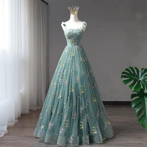 Élégante robe de fée verte, tulle à broderies florales pour bal de promo - Robe de princesse à manches amovibles pour remise de diplôme, anniversaire, soirée, Quinceañera