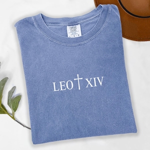 New Pope 2025 Shirt, Pope Leo XIV Tee, Robert Prevost T-Shirt, Papa Leo XIV, Leo the 14th Vatican Gift, Catholic Gift, Christian Crewneck