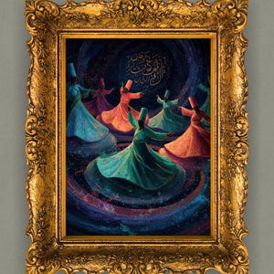 Può includere: Una stampa incorniciata con una cornice dorata ornata raffigura dervisci rotanti in abiti colorati. I ballerini sono circondati da uno sfondo cosmico vorticoso di blu, viola e rosa. L'opera d'arte presenta la calligrafia nella parte superiore centrale.