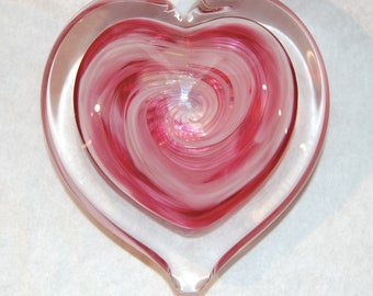 Glass Heart Paperweight: Pink and White Swirl