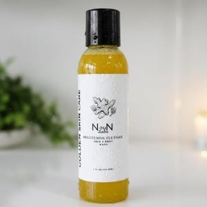 Gel de ducha iluminador para rostro y cuerpo para manchas oscuras, limpiador con ácido kójico y cúrcuma para la hiperpigmentación, limpiador facial para el acné Golden Skin Care