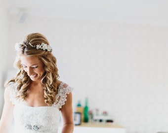 Woodland Wedding Headpiece, Bridal Flower Crown, White Flower Hair Accessories