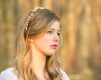 wedding headband, bridal headband, bridal headpiece, Bridal  tiara with white berries, woodland bridal wreath