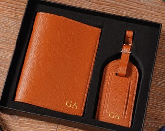 Porte-passeport et étiquette de bagage personnalisés en cuir végétalien avec initiales dorées | Cadeau de voyage personnalisé pour elle | Accessoires Tavel Pour mari