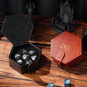 Personalized Dice Games Storage, Leather Dungeons and Dragons Dice Case,  RPG Dice Game D&D Dice Box, Game Accessory, Gift for DM