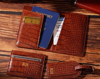 Porte-passeport et étiquette de bagage personnalisés en cuir végétalien croco avec initiales dorées | Cadeau de voyage personnalisé pour lui | Accessoires de voyage pour papa