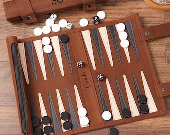 Personalisierte Leder Reise Backgammon Set | Personalisiertes Backgammon Brett | Perfektes Geschenk für Backgammon GameLover, Reisende Geschenkbox