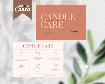 Może przedstawiać: Jasnobrązowa karta z tekstem "CANDLE CARE" w białym, bezszeryfowym kroju pisma. Karta zawiera cztery sekcje z ikonami i tekstem opisującym, jak dbać o świece. Tekst zawiera "Keep wicks trimmed", "Never leave a burning candle unattended", "Trim the wick to 1/4 inch before each use", i "Round burning the candle for the most even burn". Karta zawiera również tekst "www.WEBSITE.COM" i "SOCIALMEDIA".