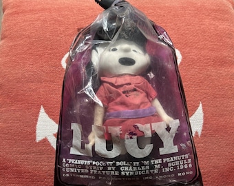 Lalka kieszonkowa Lucy z 1966 roku, nowa w opakowaniu, komiks Schulz