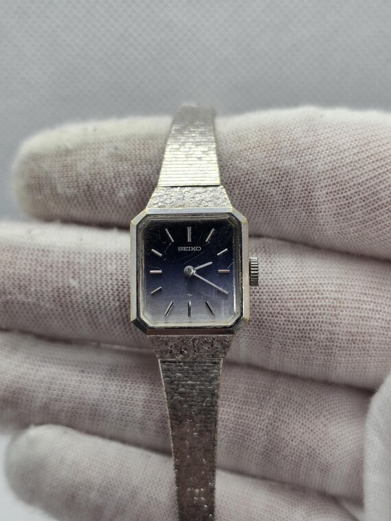 Vintage Wind-Up Silver Square Dial Watch Vintage Classic Ladies Seiko Square Face Wind Up Watch 18  main image 3