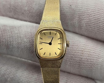 Retro SEIKO Small Square Gold Watch Vintage Women&#39;s Timepiece Adjuatable Strap Gift for Her Gift for Mom