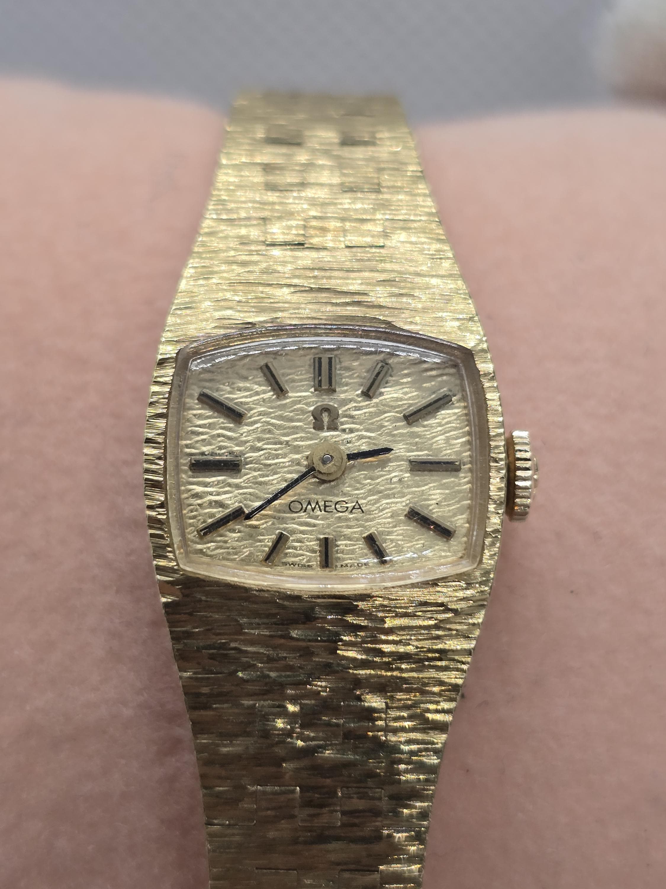 RARE 1975 Omega H5375 Women's Watch Champagne Gold Plated Vintage Ladies Wristwatch 18mm Manual Winding Watch