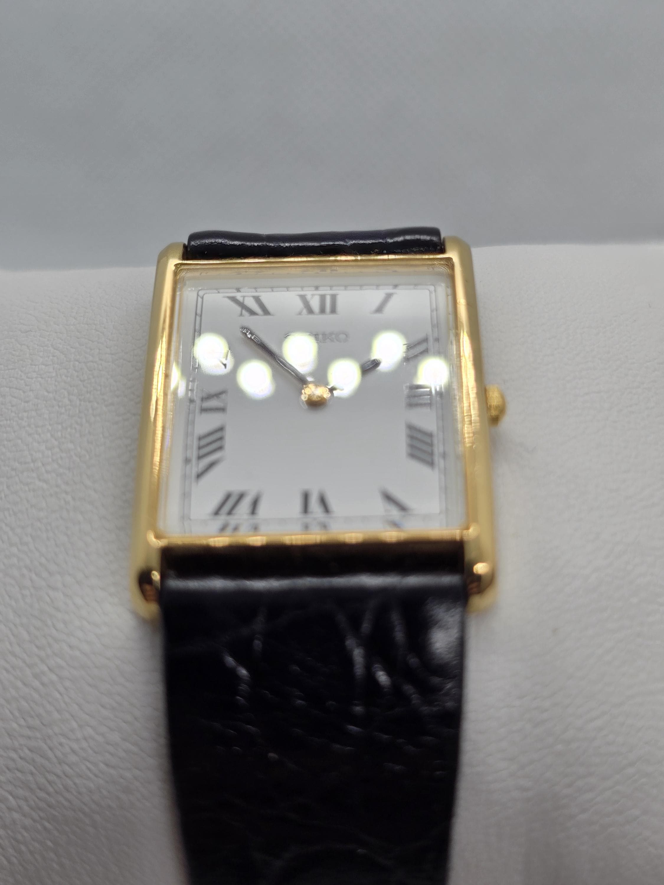 Vintage Seiko Tank Watch 25mm Gold Tone Roman Numeral Dial Classic