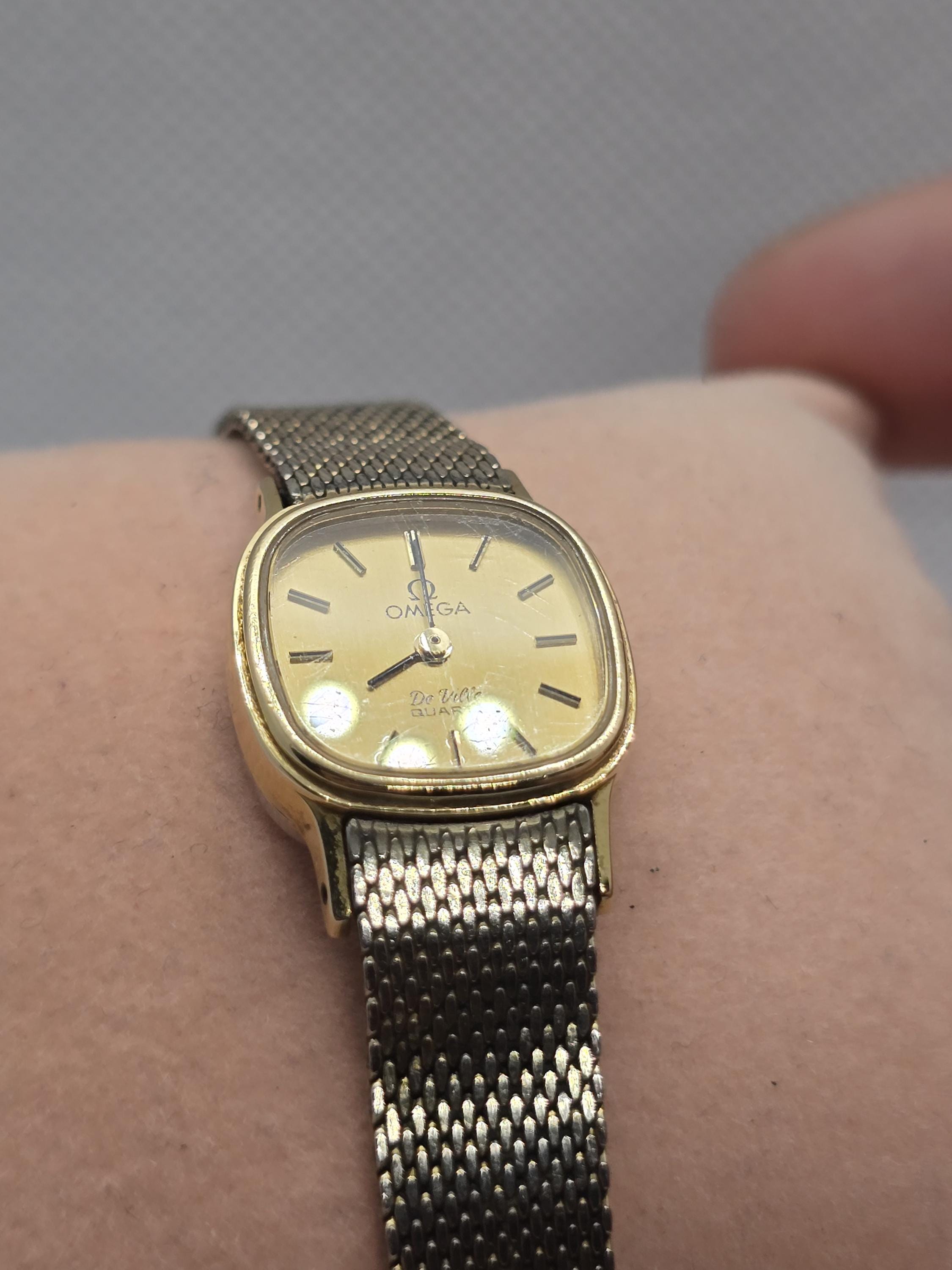 Omega Deville ladies watch in steel and 18k gold.  Quartz movement petite size Stunning Omega Lady DeVille 18K Gold & Stainless Steel  main image 3