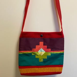 Cartera cruzada con cintas cosidas a mano de los nativos americanos Osage