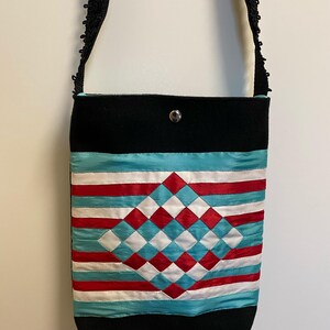 Cartera cruzada con cintas cosidas a mano de los nativos americanos Osage