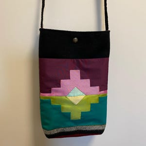 Cartera cruzada con cintas cosidas a mano de los nativos americanos Osage