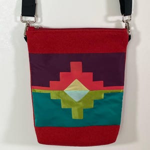 Cartera cruzada con cintas cosidas a mano de los nativos americanos Osage