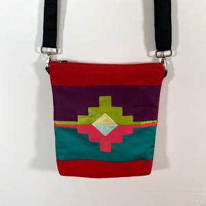 Cartera cruzada con cintas cosidas a mano de los nativos americanos Osage