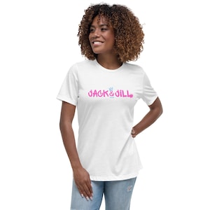Jack und Jill Mom Shirt - Es ist was wir in der Pink und Blau Streetwear tun - Entspanntes Frauen-T-Shirt - Jack & Jill of America Streetwear